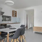Villa Brela Apartments