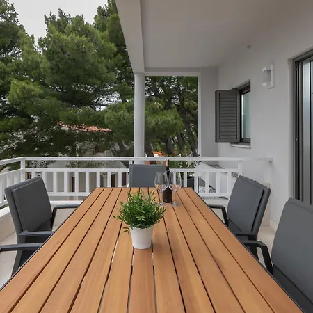 Villa Brela Apartments * ברלה