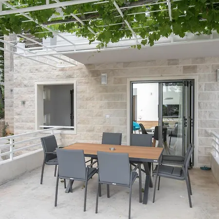 Villa Brela Apartments * Brela